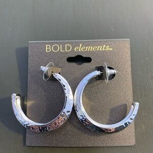 Bold Elements medium silver hoop earrings